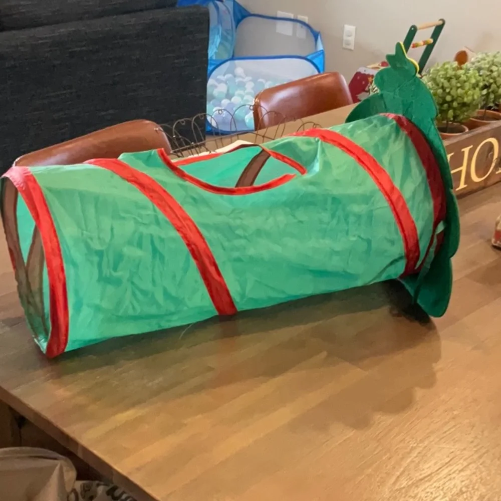 Cat Christmas Tree tunnel
